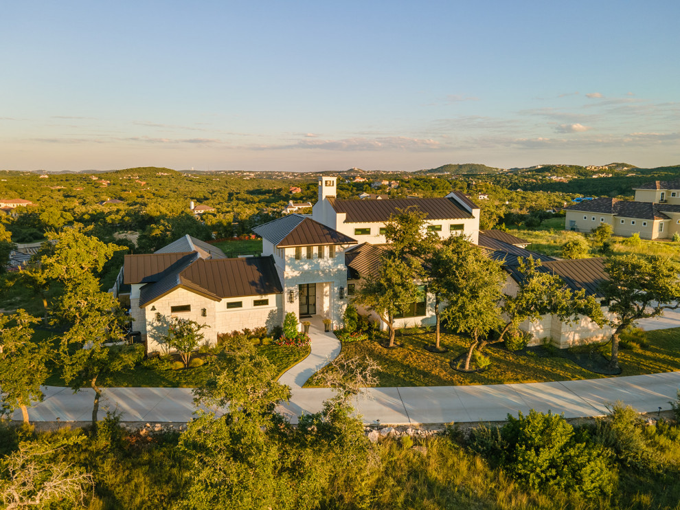 Home design - transitional home design idea in Austin