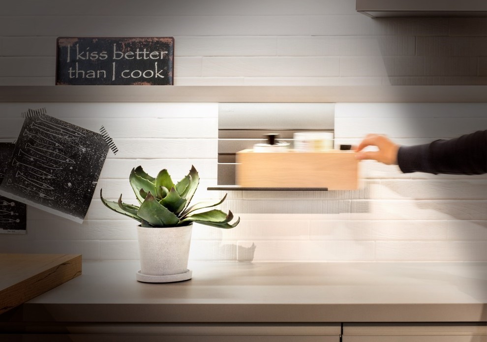 Kitchen - kitchen idea in Calgary