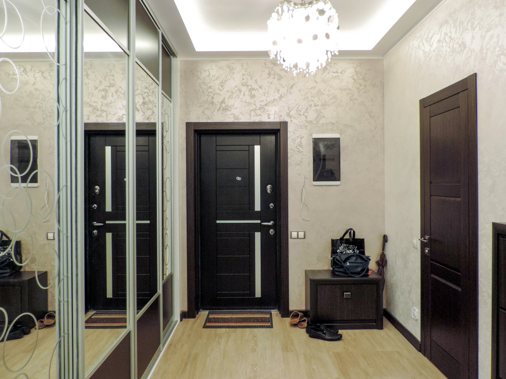 This is an example of a medium sized classic vestibule in Moscow with beige walls, laminate floors, a single front door, a brown front door, beige floors and a drop ceiling.