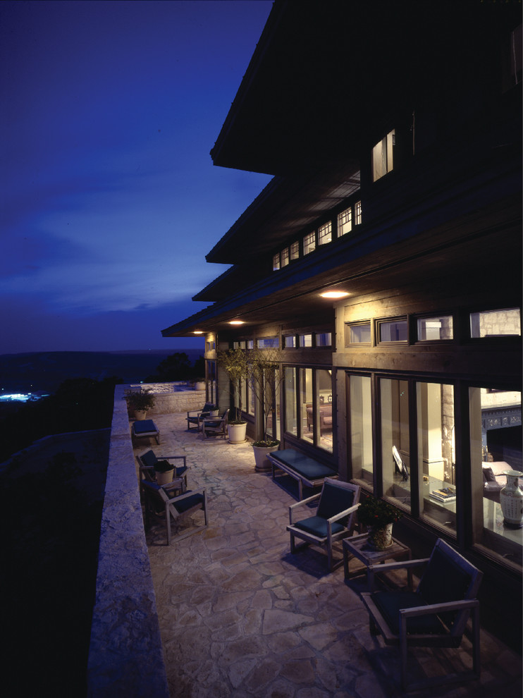 Transitional deck photo in Austin