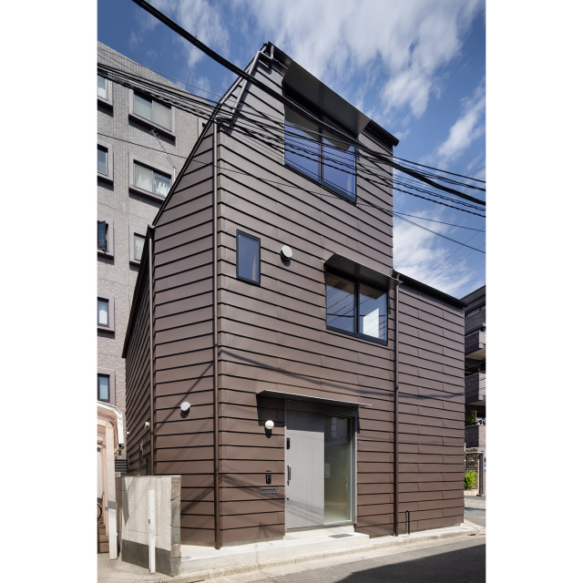 簾と木塀で守られた大きなバルコニーがある木造３階建て住宅 Asian House Exterior Tokyo By 角倉剛建築設計事務所 Houzz Ie