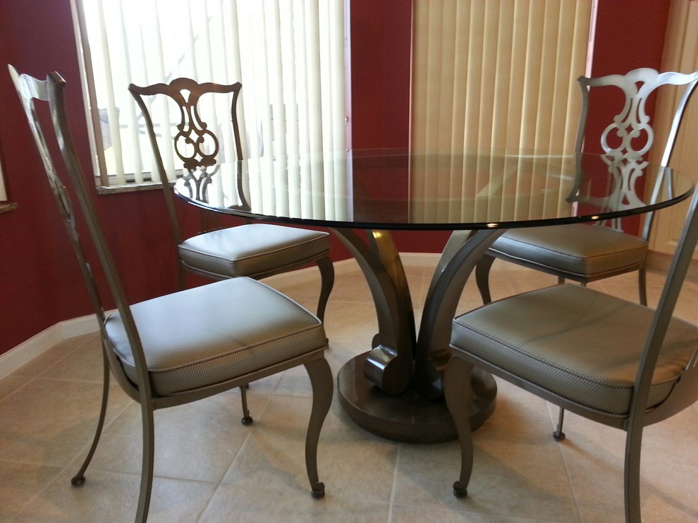 Transitional home design photo in Miami