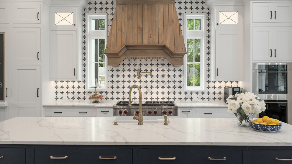 Inspiration for a transitional kitchen remodel in Tampa