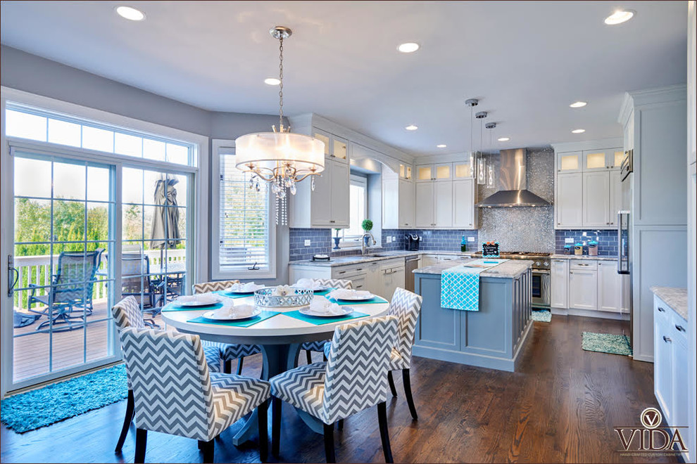 Transitional u-shaped kitchen photo in Chicago