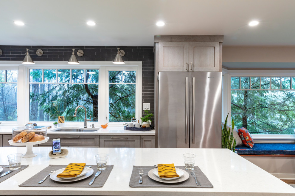 Eat-in kitchen - contemporary u-shaped medium tone wood floor and brown floor eat-in kitchen idea with an undermount sink, shaker cabinets, gray cabinets, quartz countertops, gray backsplash, ceramic backsplash, stainless steel appliances, an island and gray countertops