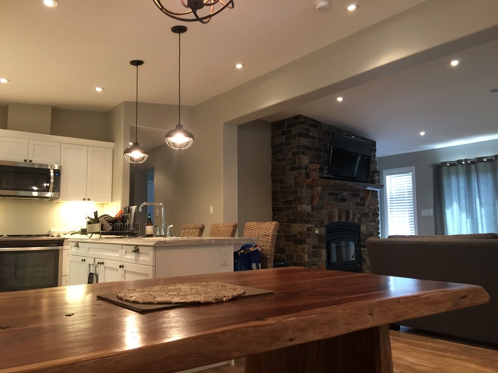 Inspiration for a rustic kitchen remodel in Toronto