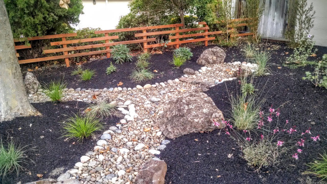 Structural Elements contemporary-garden
