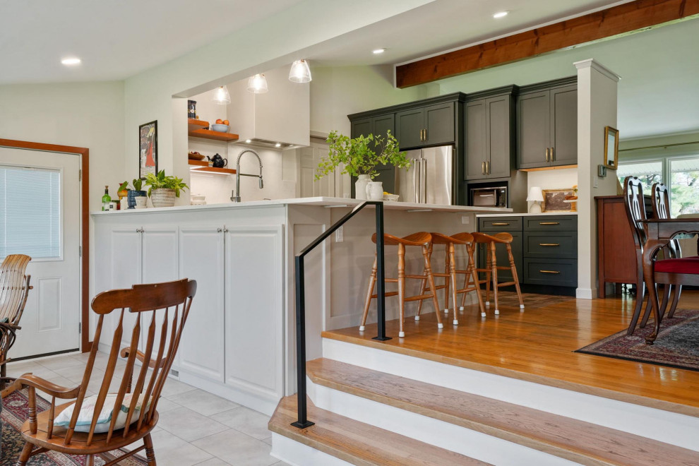 Inspiration for a transitional kitchen remodel in Columbus