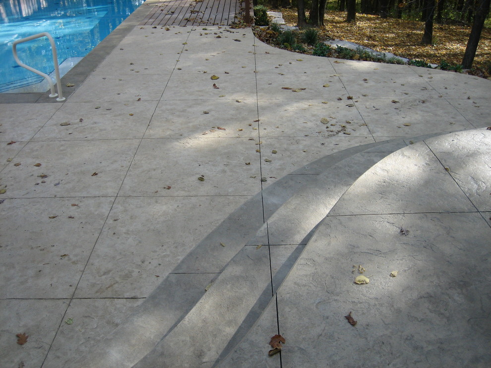 Inspiration for a large transitional backyard concrete paver and rectangular natural pool house remodel in Cedar Rapids