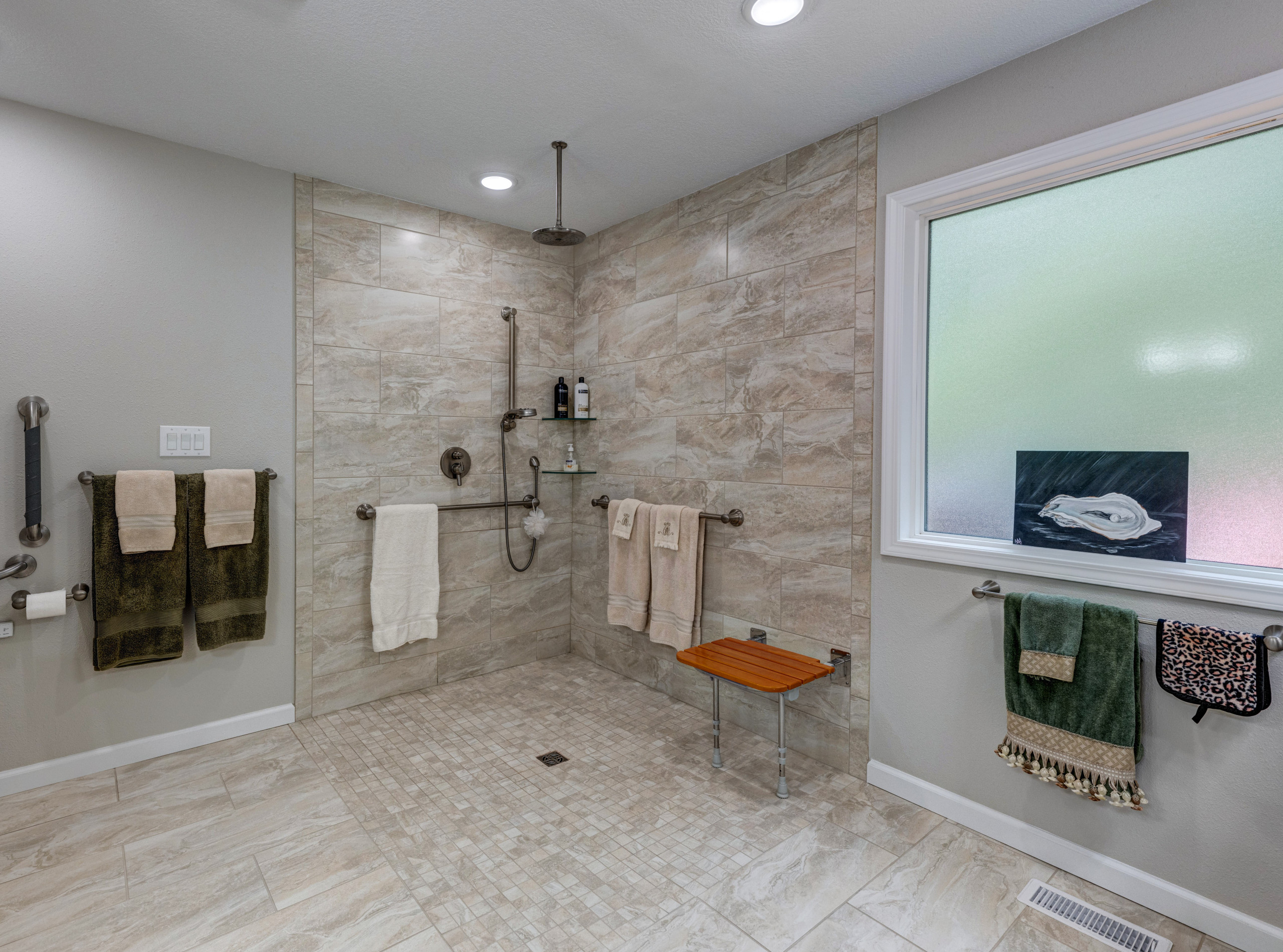 355 Lakeview Drive - Bathroom