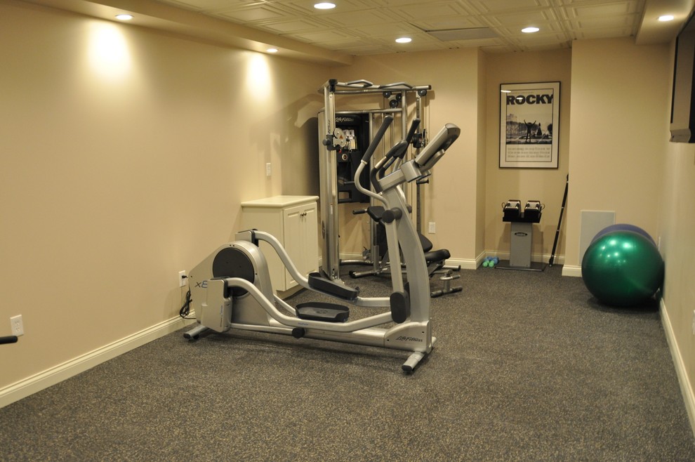 Design ideas for a contemporary home gym in Detroit.