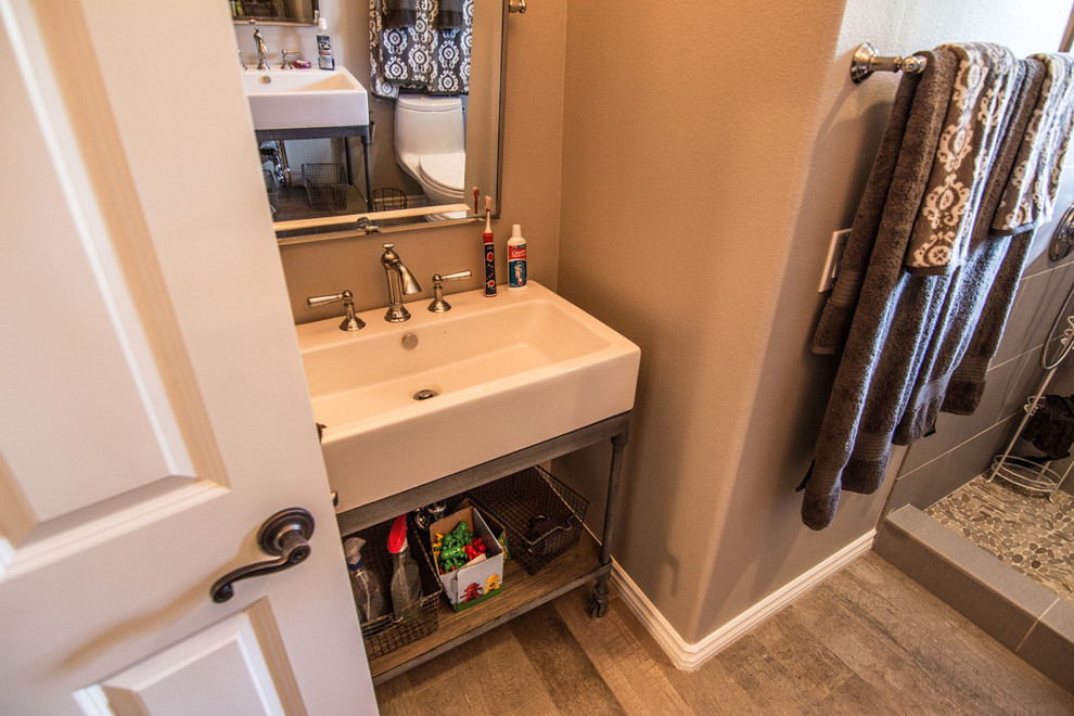Mid-sized contemporary kids bathroom in Orange County with a console sink, recessed-panel cabinets, white cabinets, an open shower, a one-piece toilet, beige walls and medium hardwood floors.