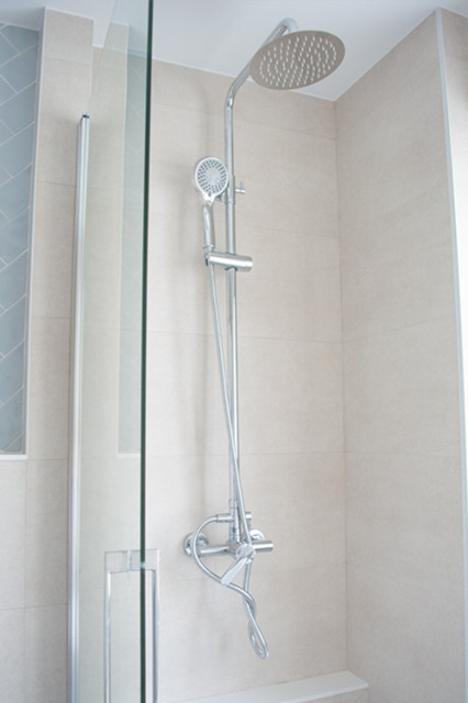 Ba&ntilde;o Guizem coastal-bathroom
