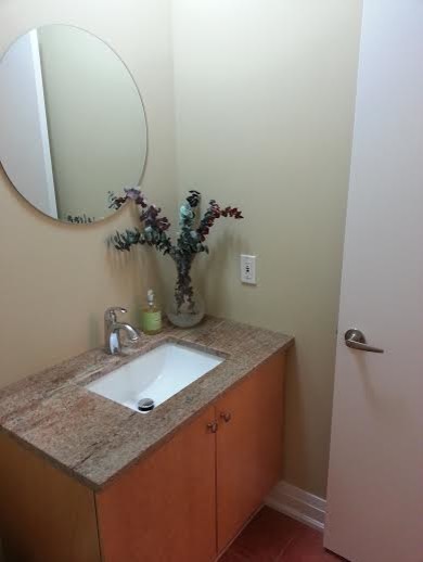 Minimalist bathroom photo in Ottawa