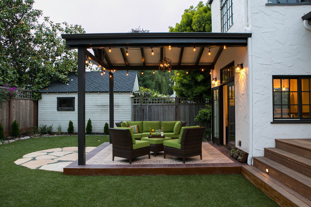 Example of a mid-sized transitional backyard stone patio design in San Francisco