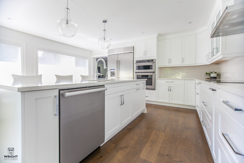 Transitional kitchen photo in Toronto