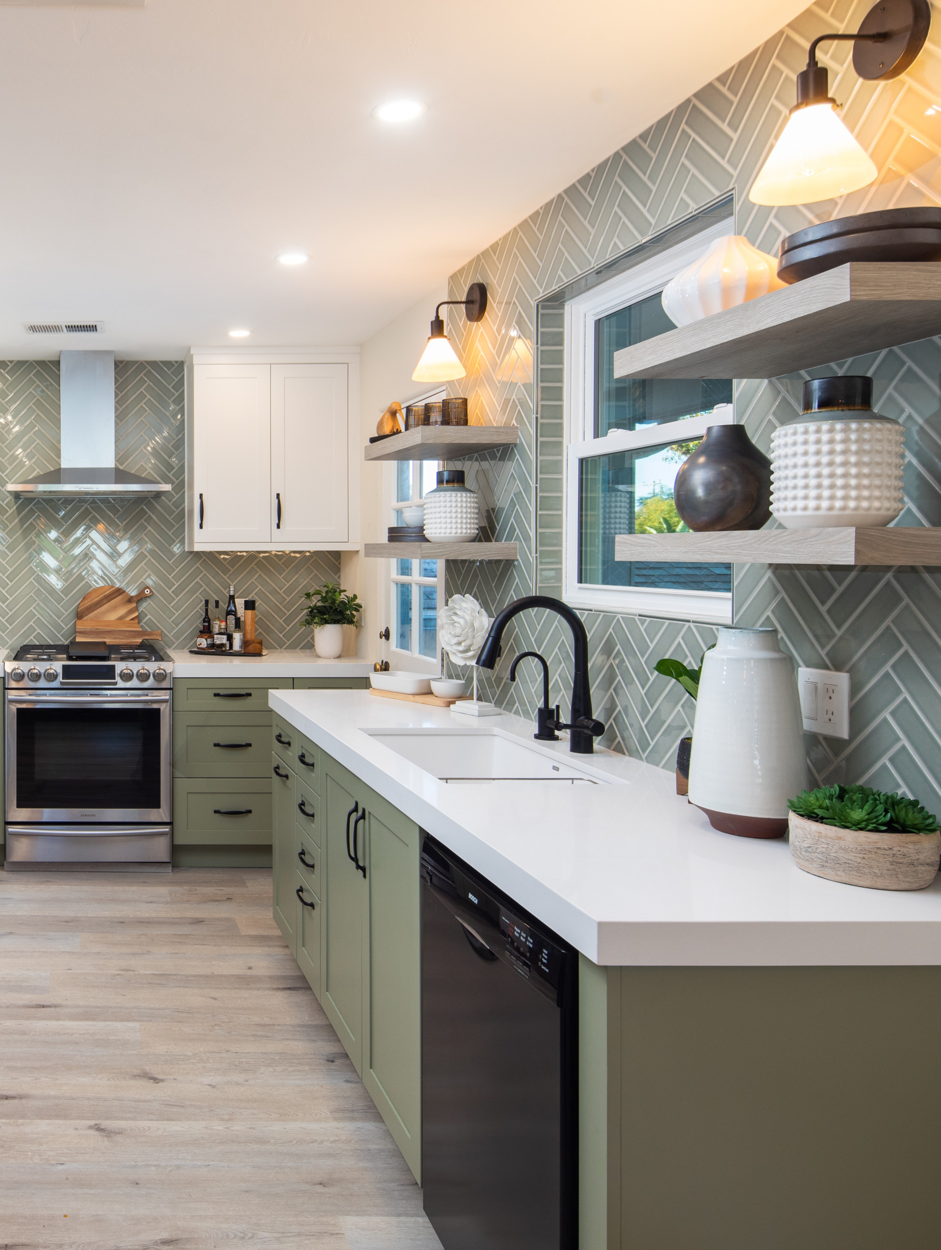 75 Kitchen with Green Cabinets and White Appliances Ideas You'll Love -  January, 2024
