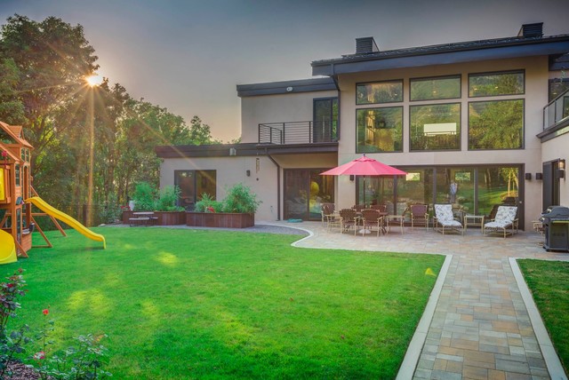 Harnsberger contemporary-garden