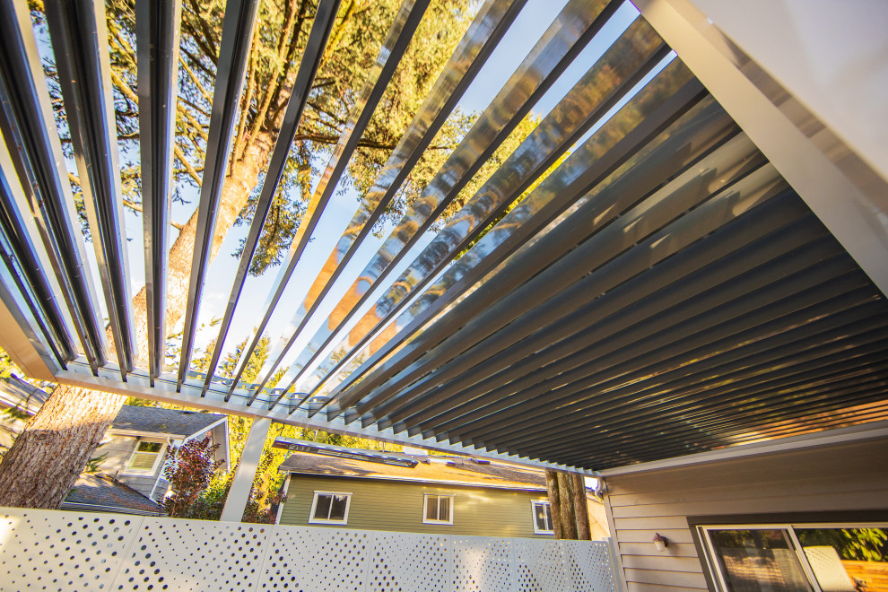 Inspiration for a transitional home design remodel in Vancouver