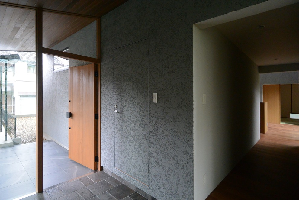 Inspiration for a transitional home design in Tokyo.