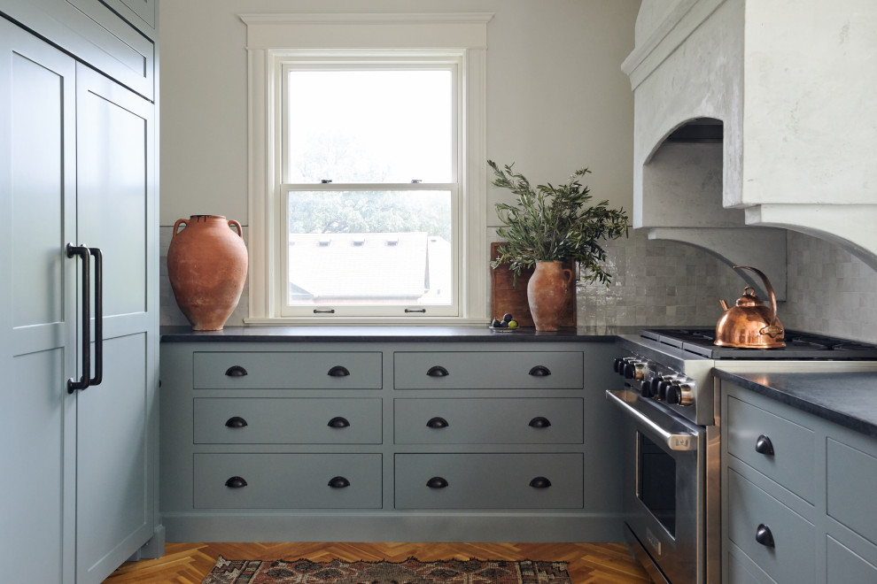 Kitchen - transitional kitchen idea in Minneapolis