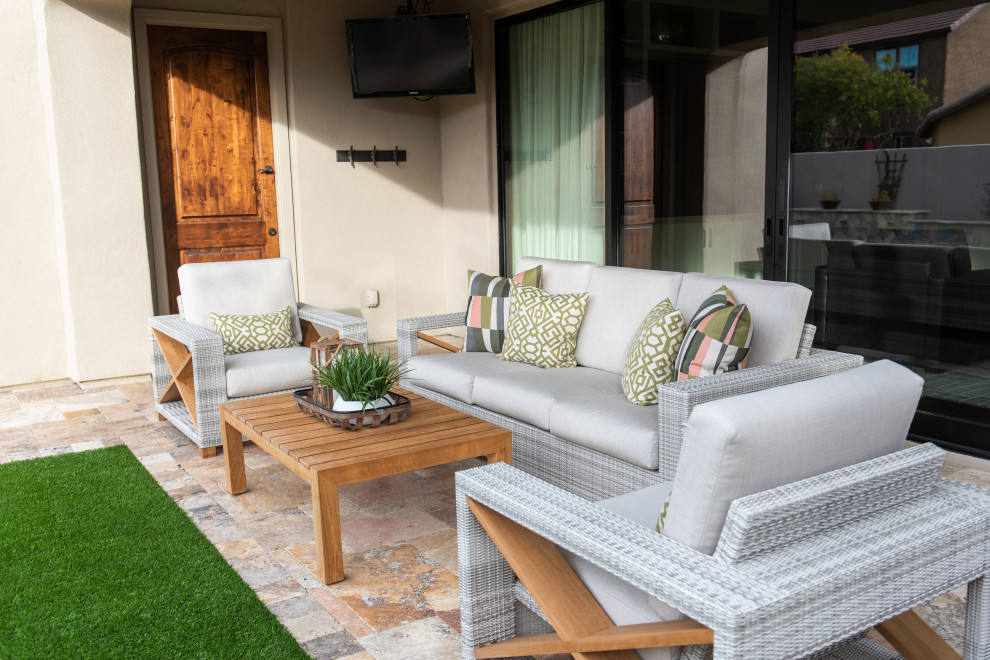 Example of a transitional home design design in Phoenix