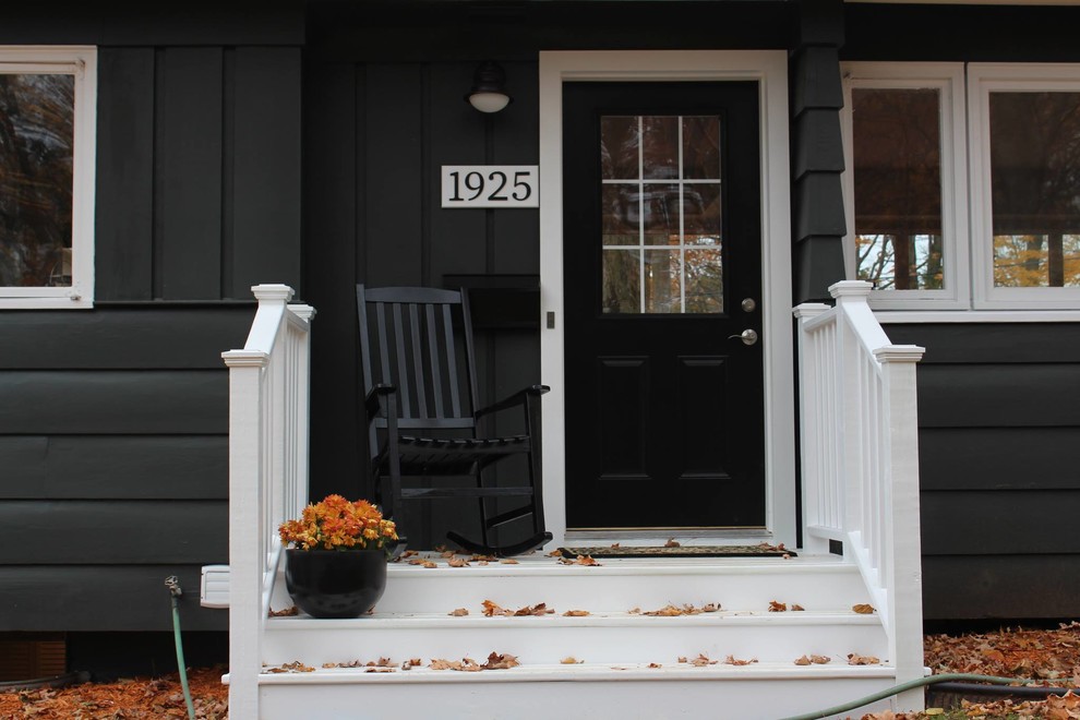 Inspiration for a mid-sized transitional one-storey black exterior in Minneapolis with vinyl siding.