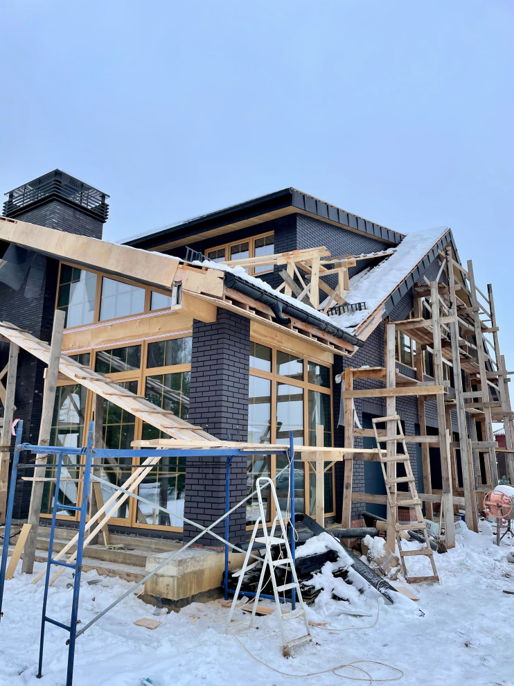 Подшивка свесов. Комбинация из планкена (лиственница) и фальца (сталь SSAB)