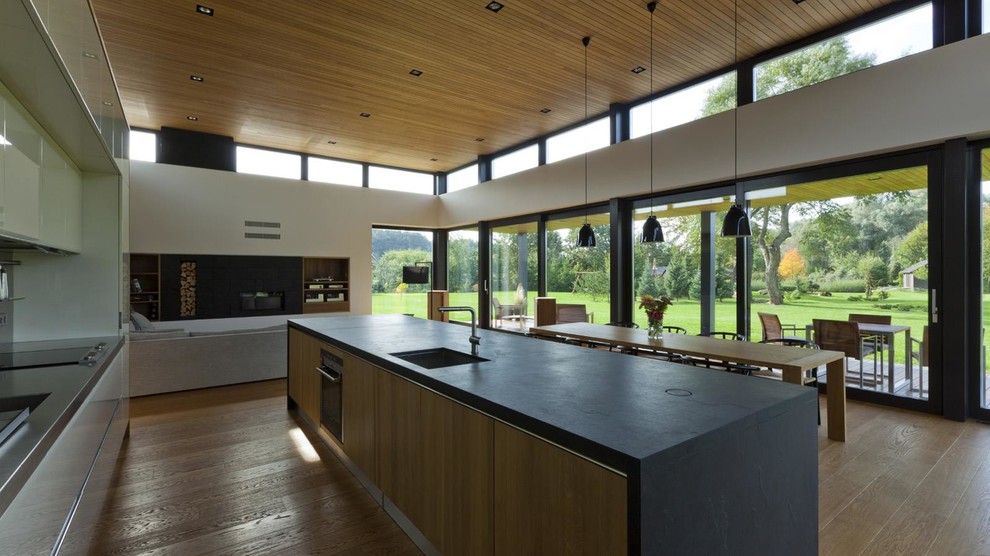 Современный взгляд на остекление (дерево-алюминиевые окна)