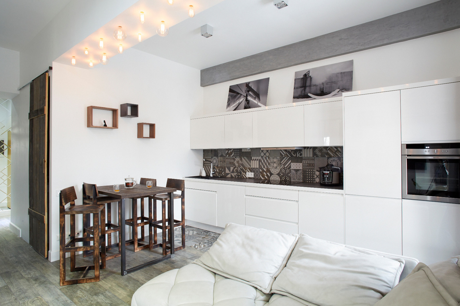 Апартаменты в стиле лофт для молодой семейной пары на ул. Берзарина