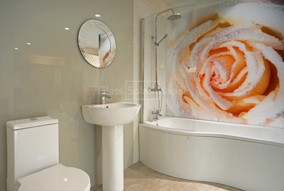 Idee per una grande stanza da bagno padronale moderna con piastrelle beige, lastra di vetro, pareti beige e pavimento in linoleum