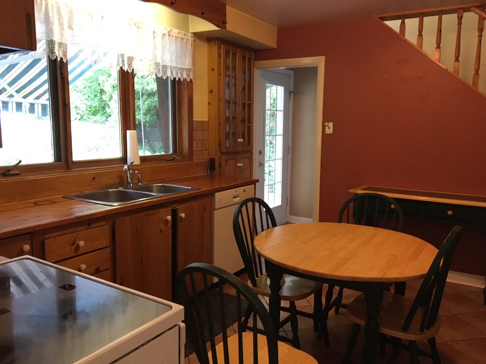 BEFORE - Farmhouse kitchen