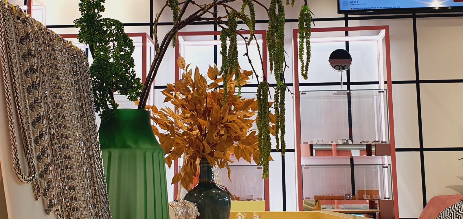 Интерьер бутика ювелирных украшений Youtho .