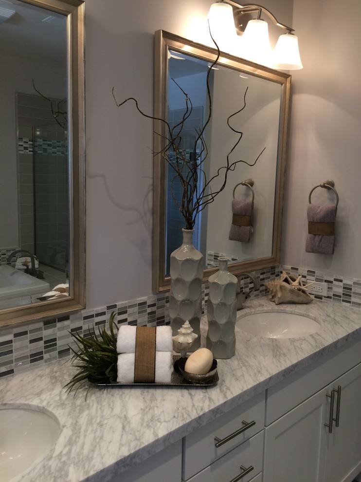 Design ideas for a mid-sized contemporary master bathroom in San Francisco with shaker cabinets, white cabinets, a drop-in tub, an alcove shower, a two-piece toilet, gray tile, white tile, mosaic tile, grey walls, an undermount sink and engineered quartz benchtops.