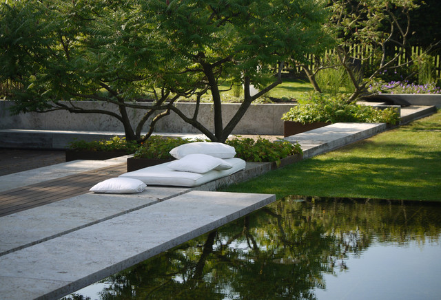 Spiegelbecken im Anschluß an die Terrasse - Asiatisch - Garten - München - von FREIRAUM PLAN
