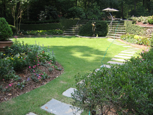Foto di un ampio giardino tradizionale