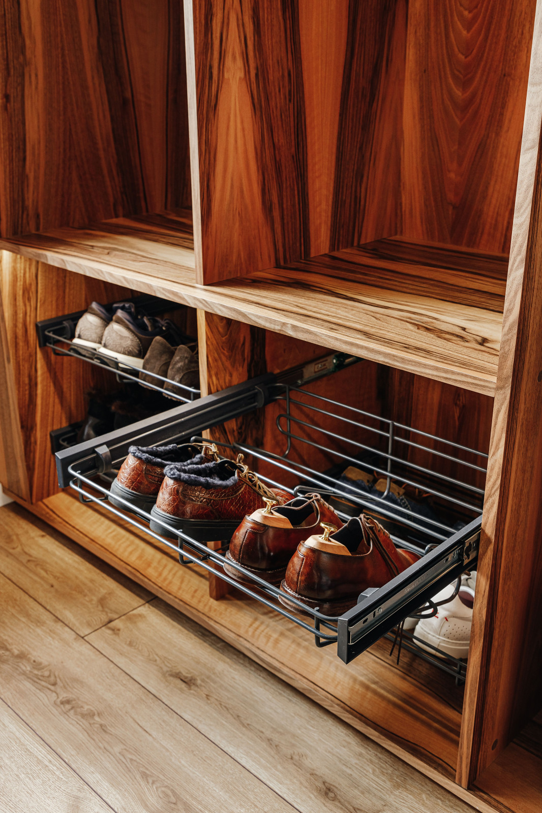 Гардеробная. В данной комнате использована итальянская система профилей, выполне