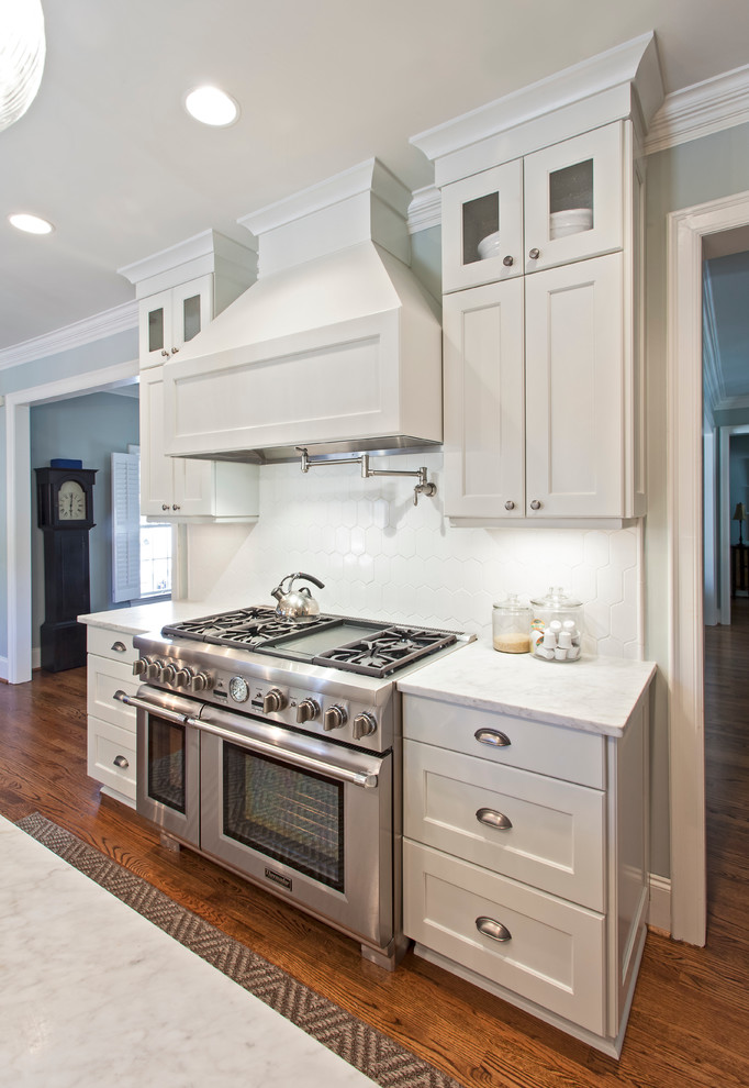 Transitional kitchen photo in Charlotte