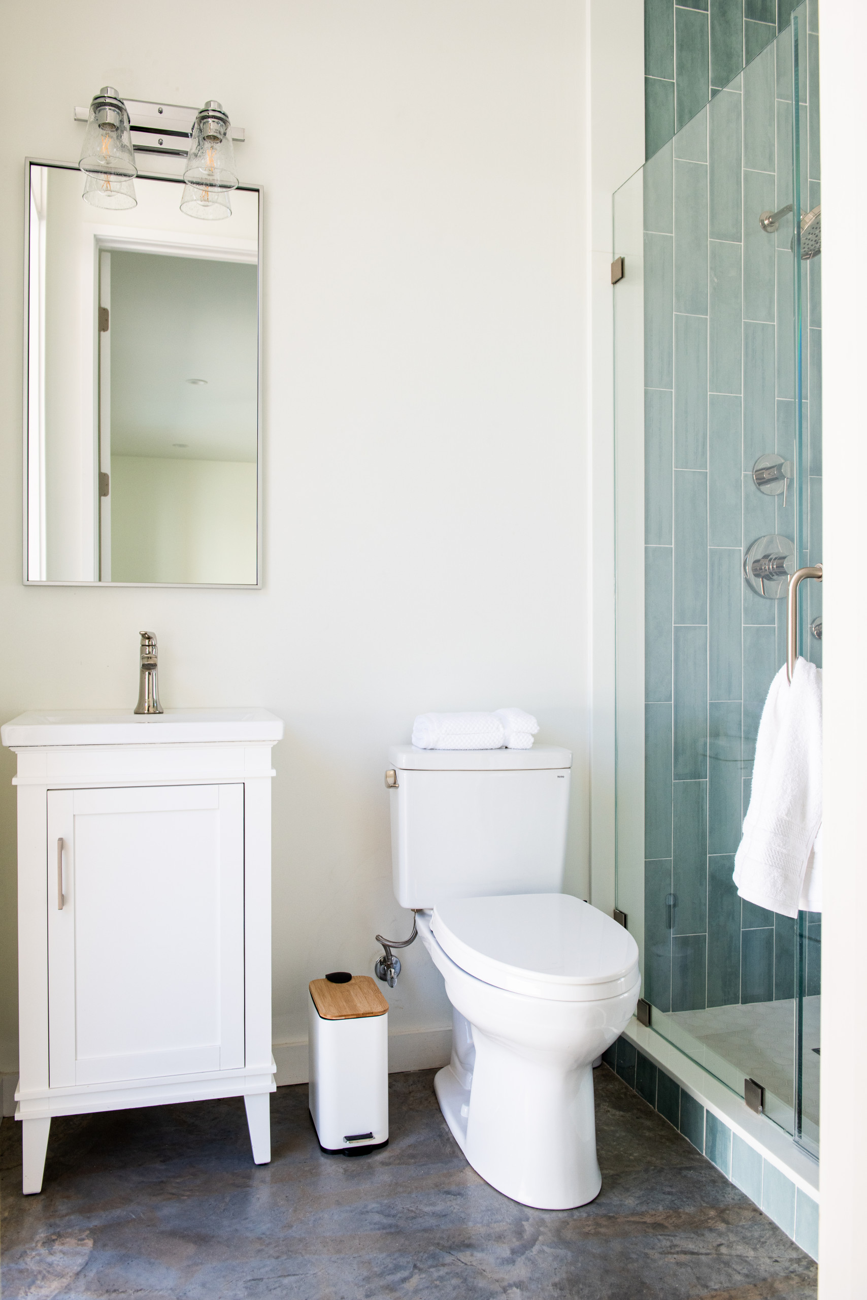 Side Courtyard Cabana