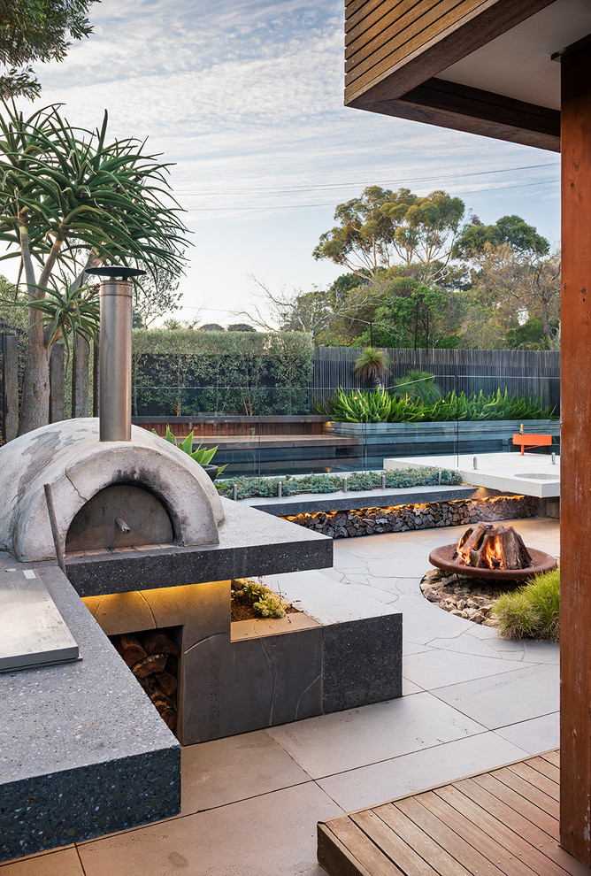 Inspiration for a contemporary patio in Melbourne.
