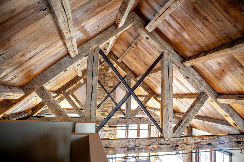 Example of a mountain style home design design in Denver
