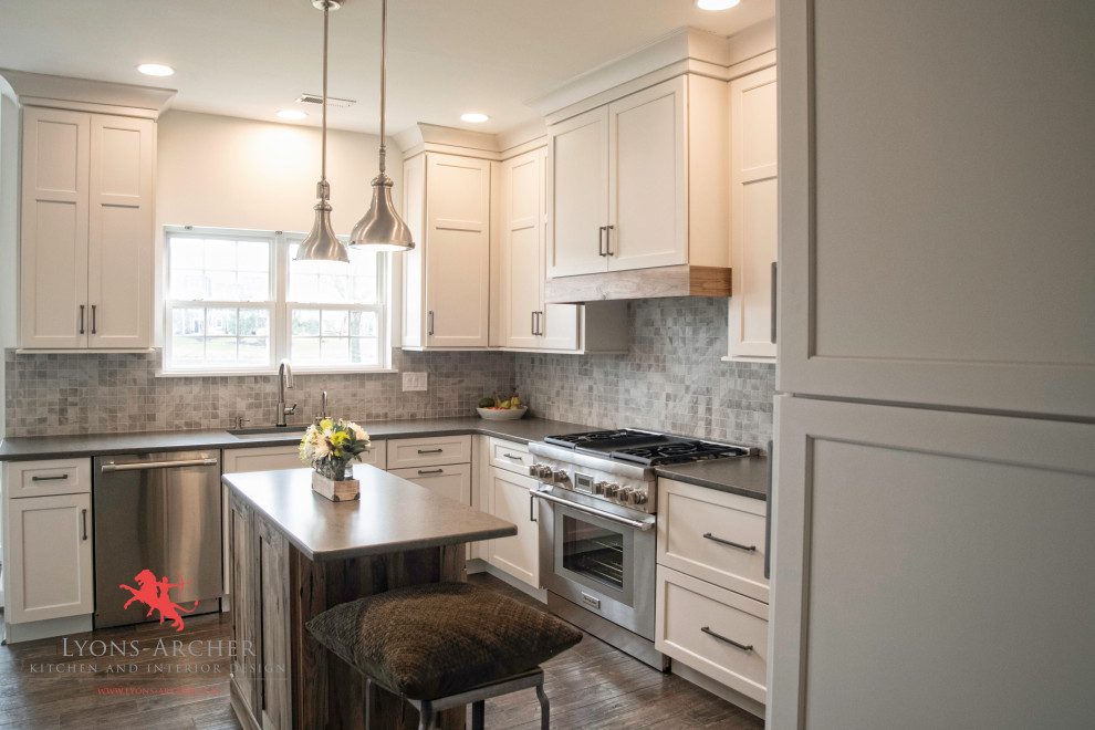 Transitional kitchen photo in Philadelphia