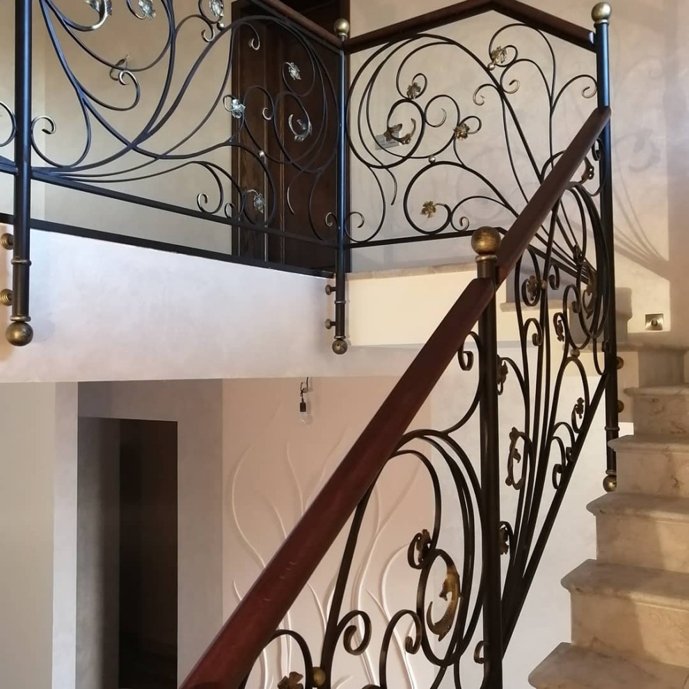 Кованые перила ручной работы с декор элементами