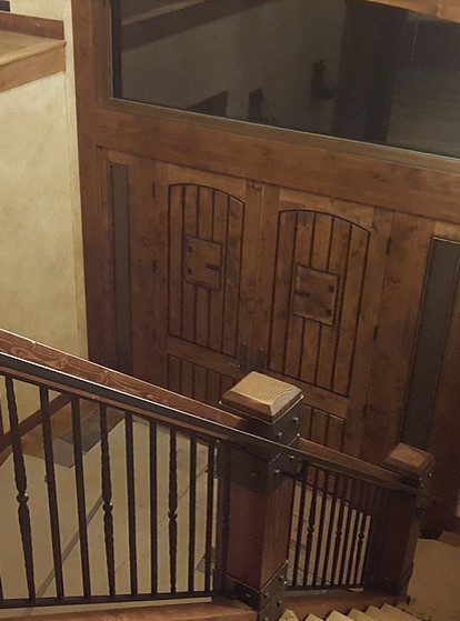 Example of a mountain style staircase design in Chicago