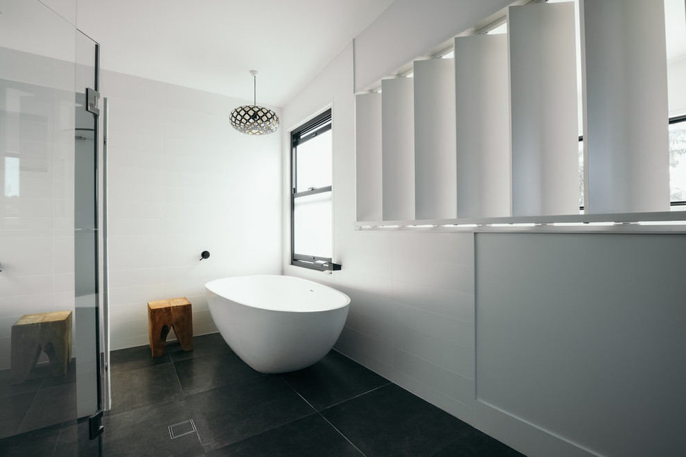 Contemporary bathroom in Gold Coast - Tweed.