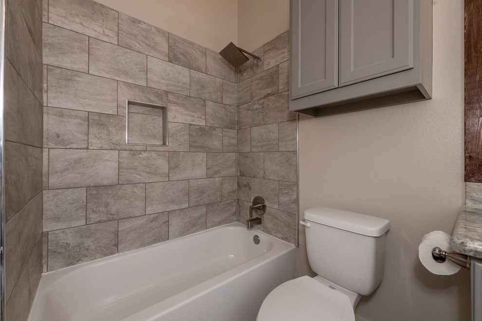 Transitional home design photo in Austin