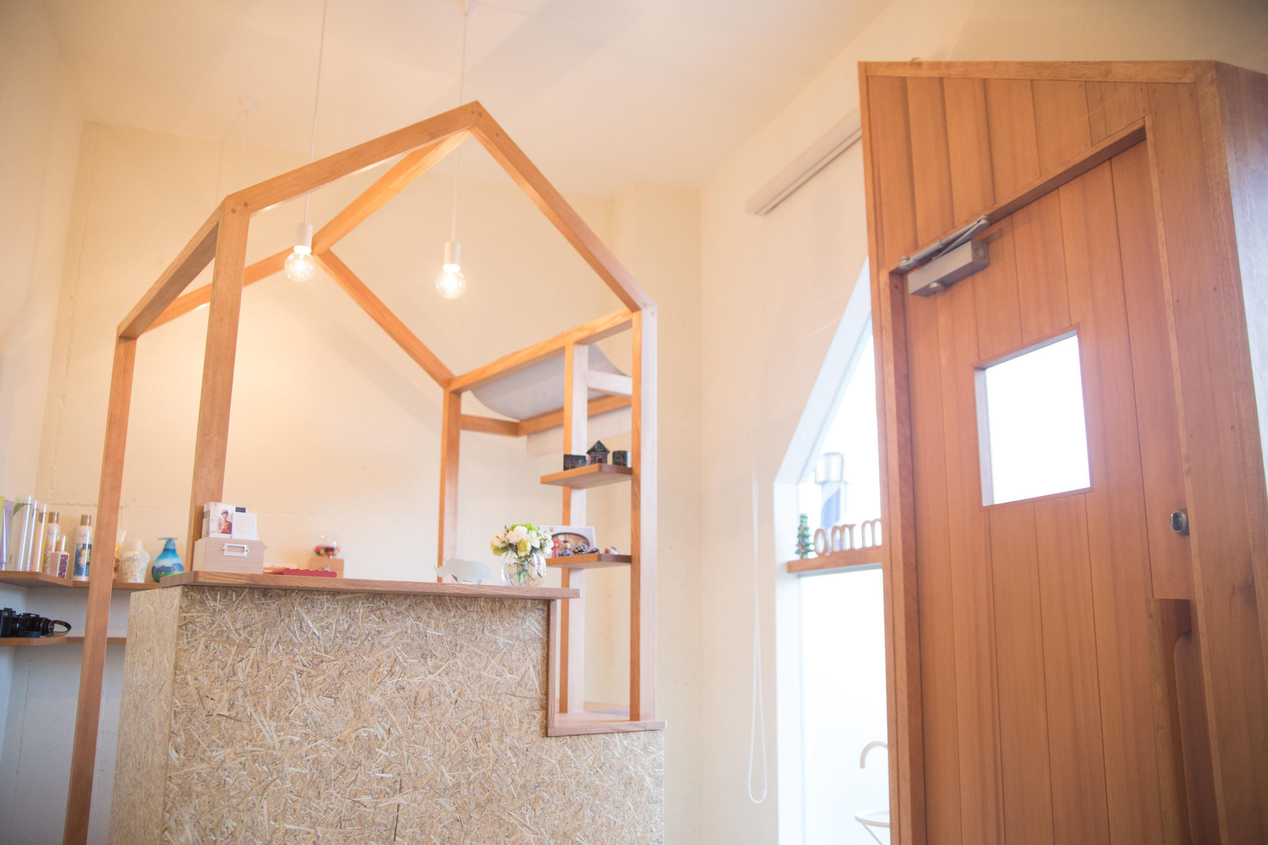 受付（小さい小屋のようなカウンター）