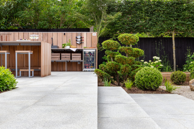 Longridge Outdoor Kitchen contemporary-deck