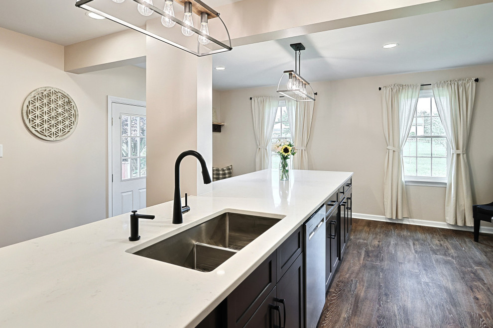 Kitchen - transitional kitchen idea