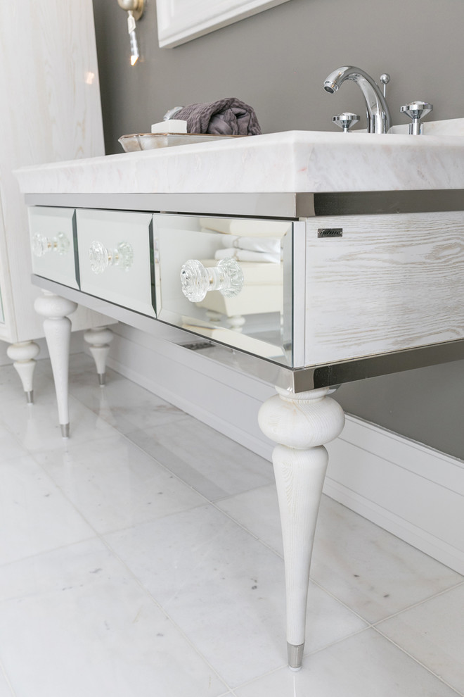 Inspiration for a transitional bathroom remodel in Toronto